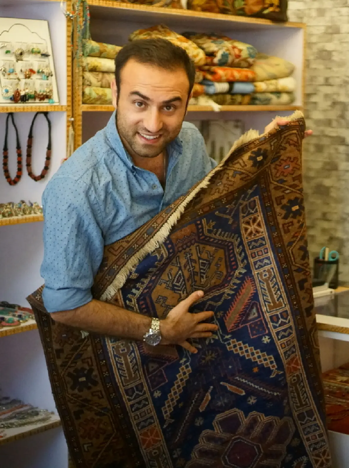 man-selling-carpet